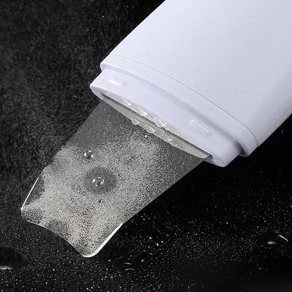 Close-up of the Sonave spatula creating a fine mist
