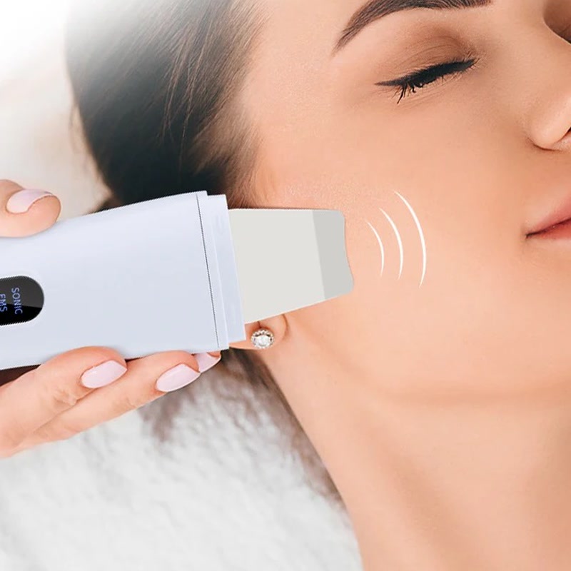 Gliding the Sonave scrubber along the cheek